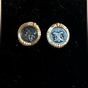 Fendi clip on black roman